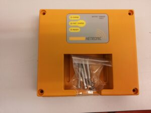 Chargeur de batterie MINI dans le couvercle HS-1